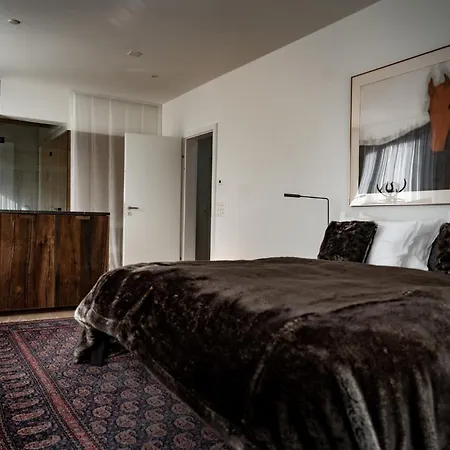 Large Penthouse, 7 Beds, Near Wef